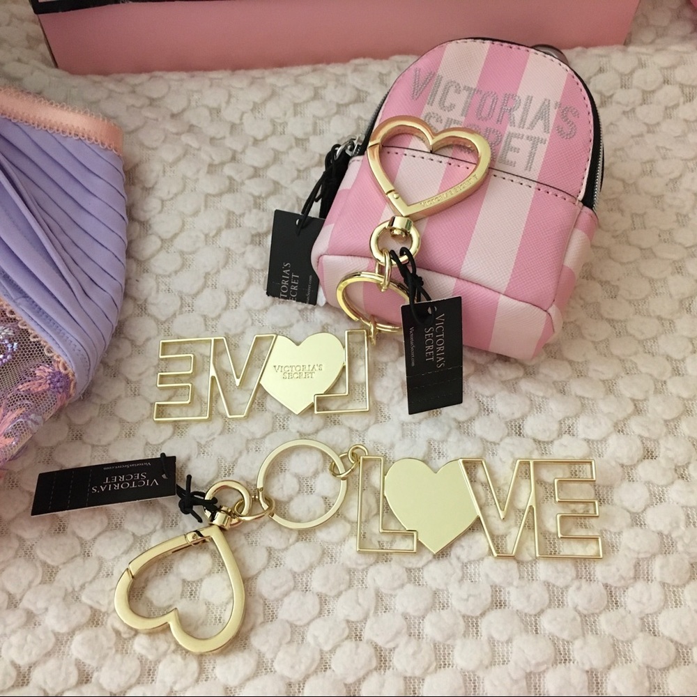 LOVE GOLD Victoria’s Secret Keychains. Perfect condition 💘